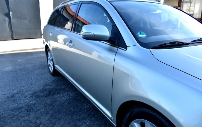 Toyota Avensis cena 18900 przebieg: 220000, rok produkcji 2006 z Elbląg małe 704